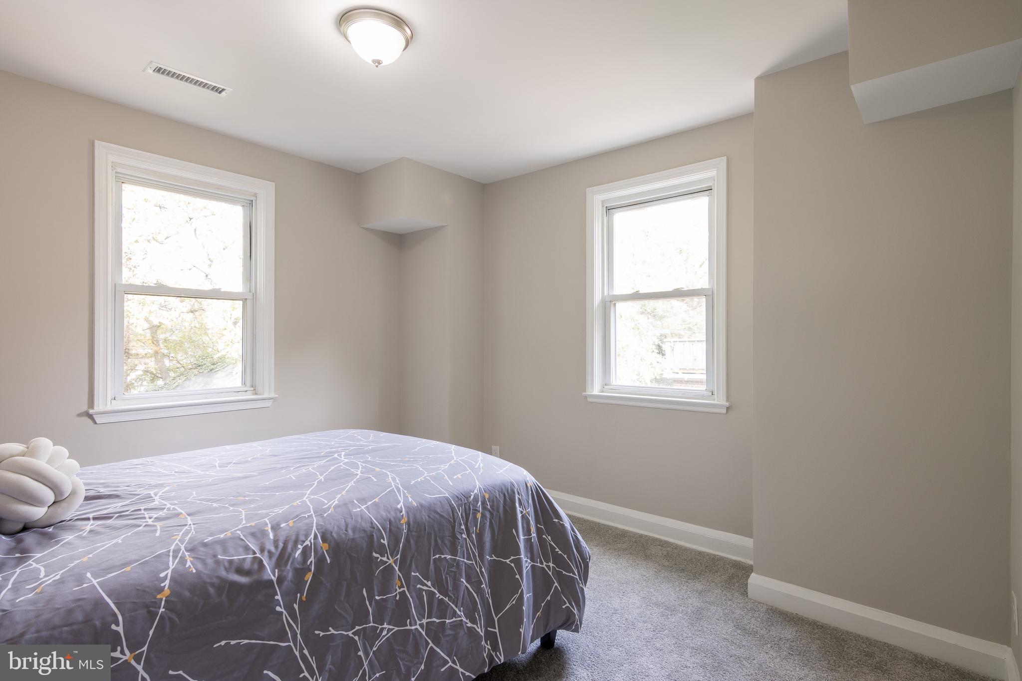 TEN HILLS - Residential