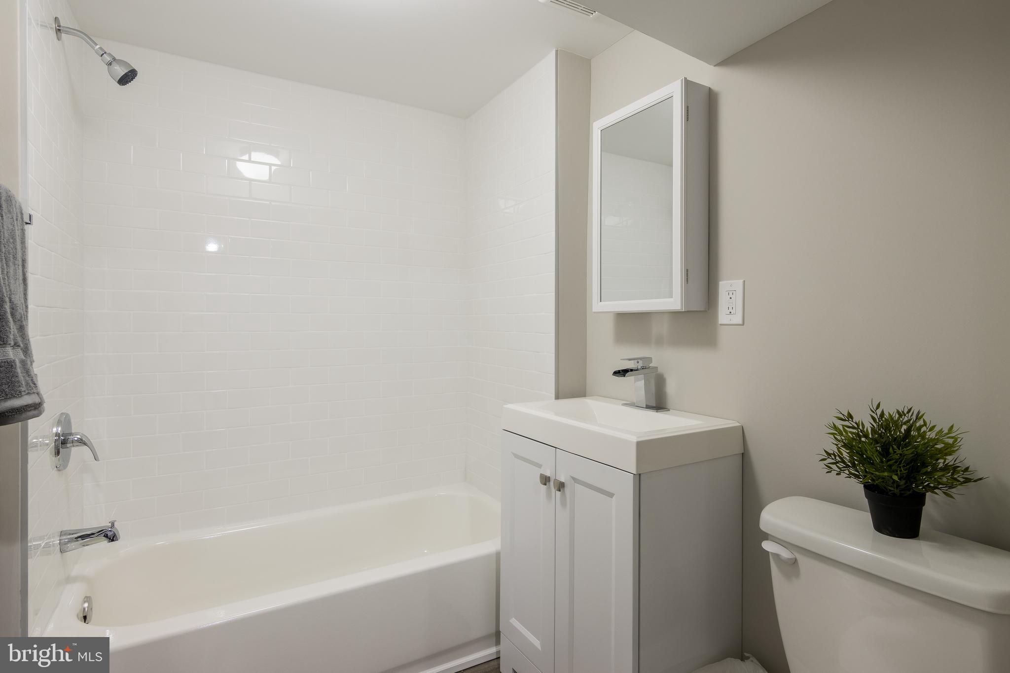 TEN HILLS - Residential