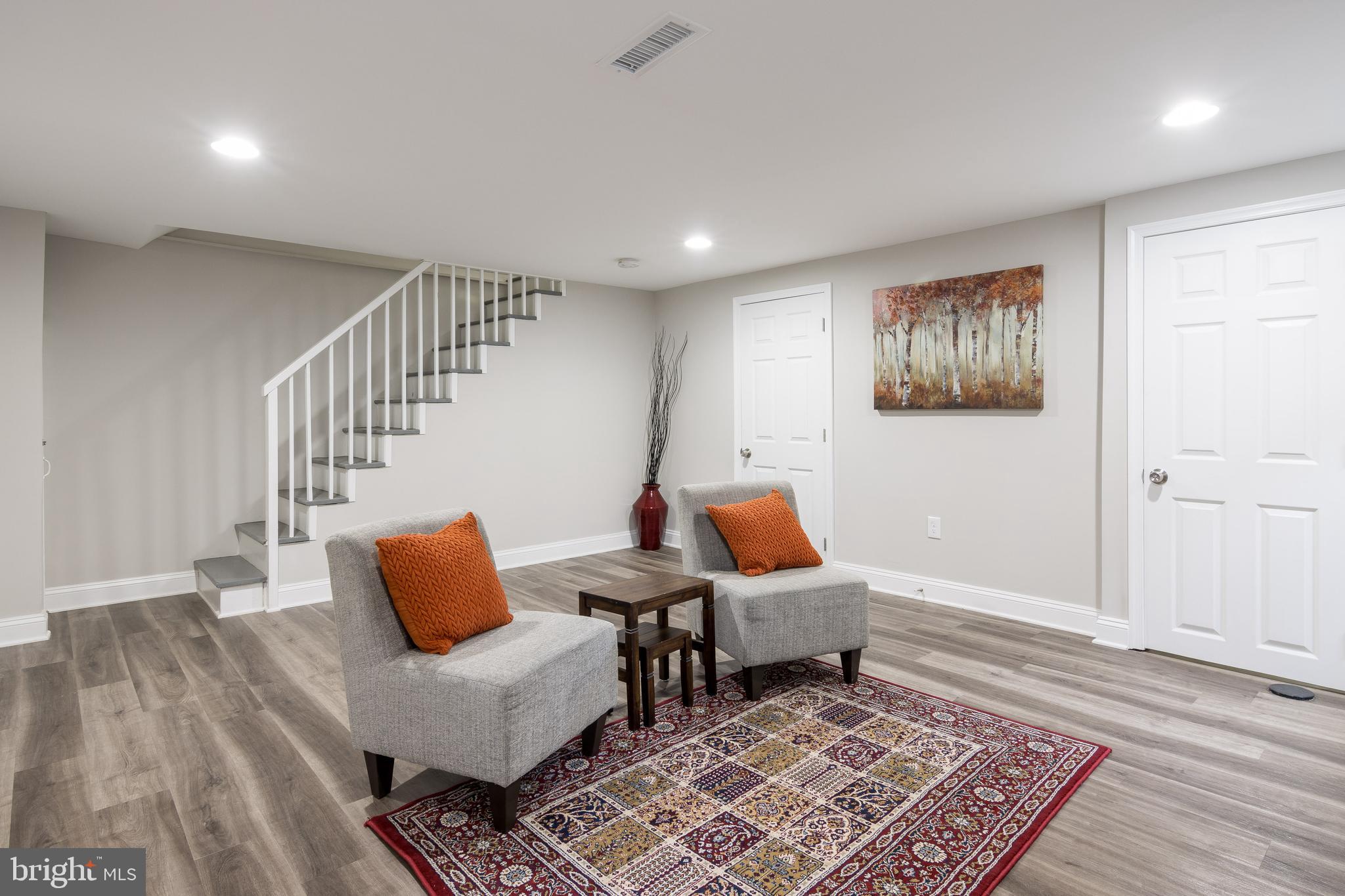 TEN HILLS - Residential