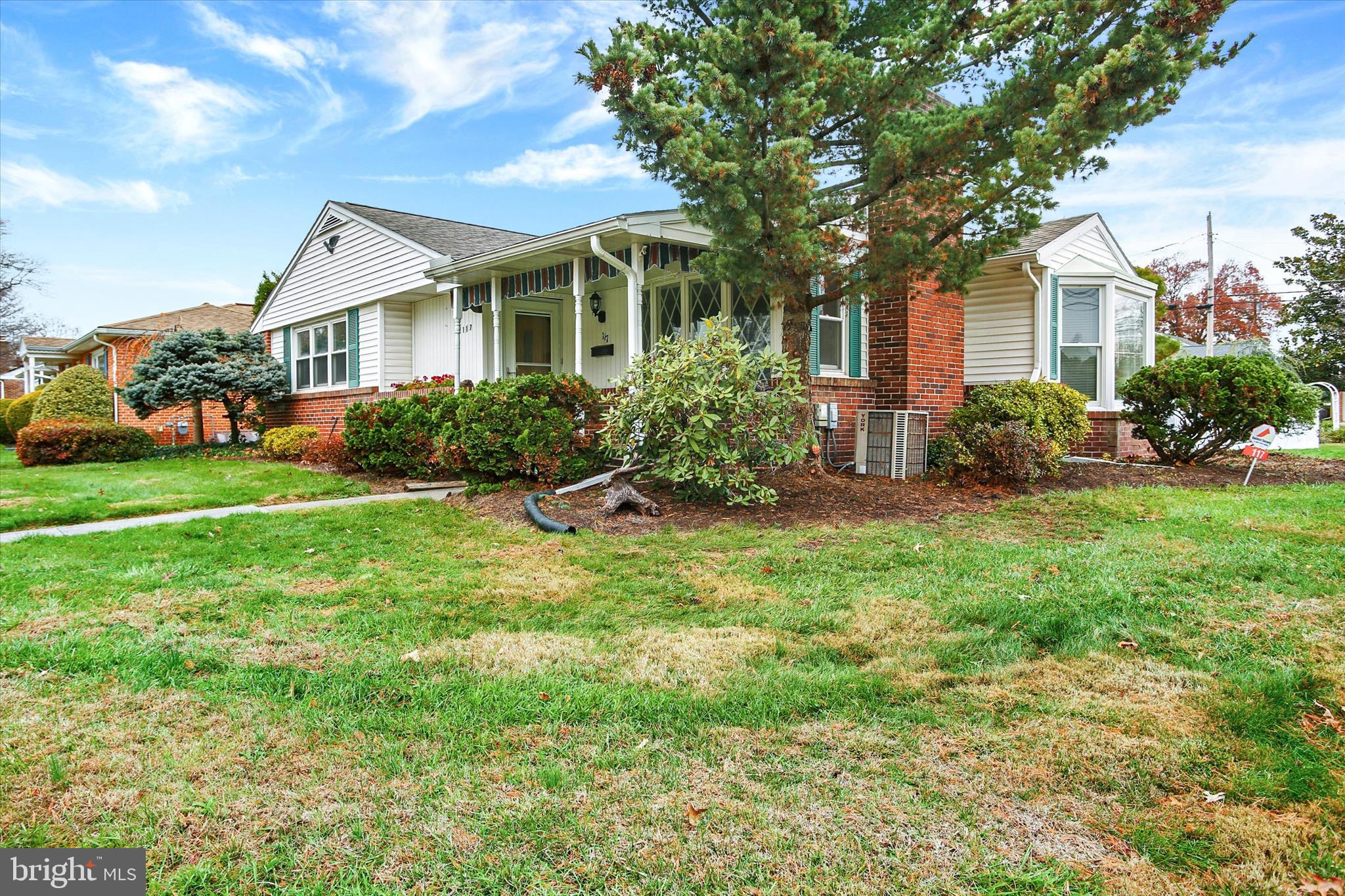 117 E MAPLEWOOD AVENUE