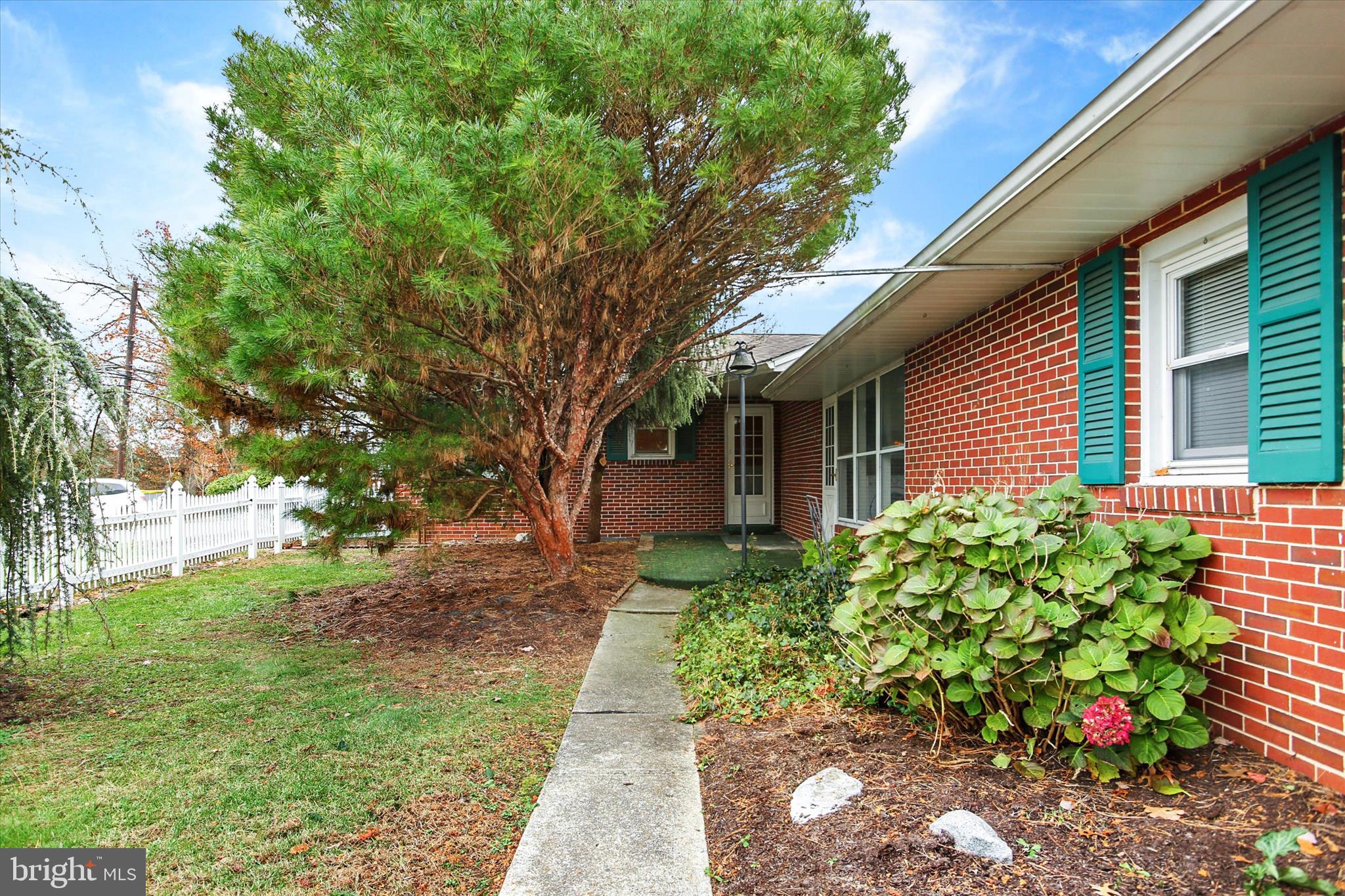 117 E MAPLEWOOD AVENUE