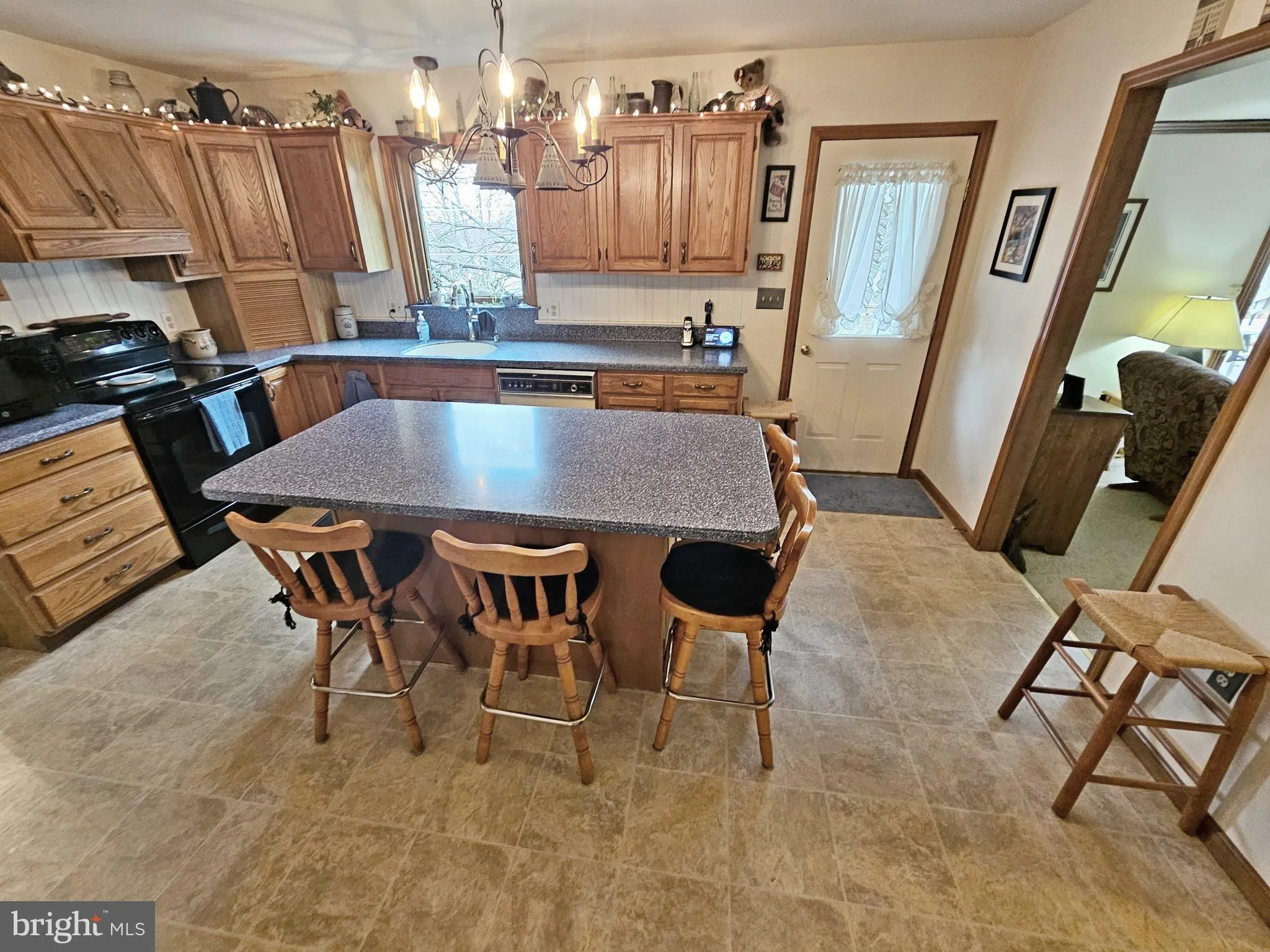 Lititz, Pennsylvania 17543, United States, 3 Bedrooms Bedrooms, ,3 BathroomsBathrooms,Residential,Pending,91390