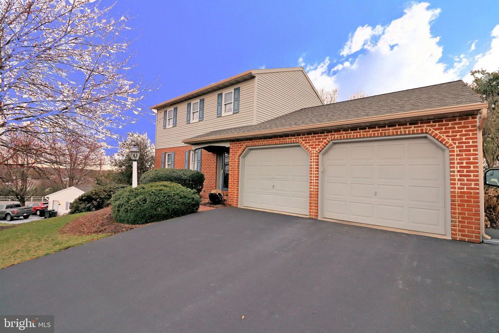 Photo of 402 Snyder Hill Road, LITITZ, PA 17543 (MLS # PALA2065764)