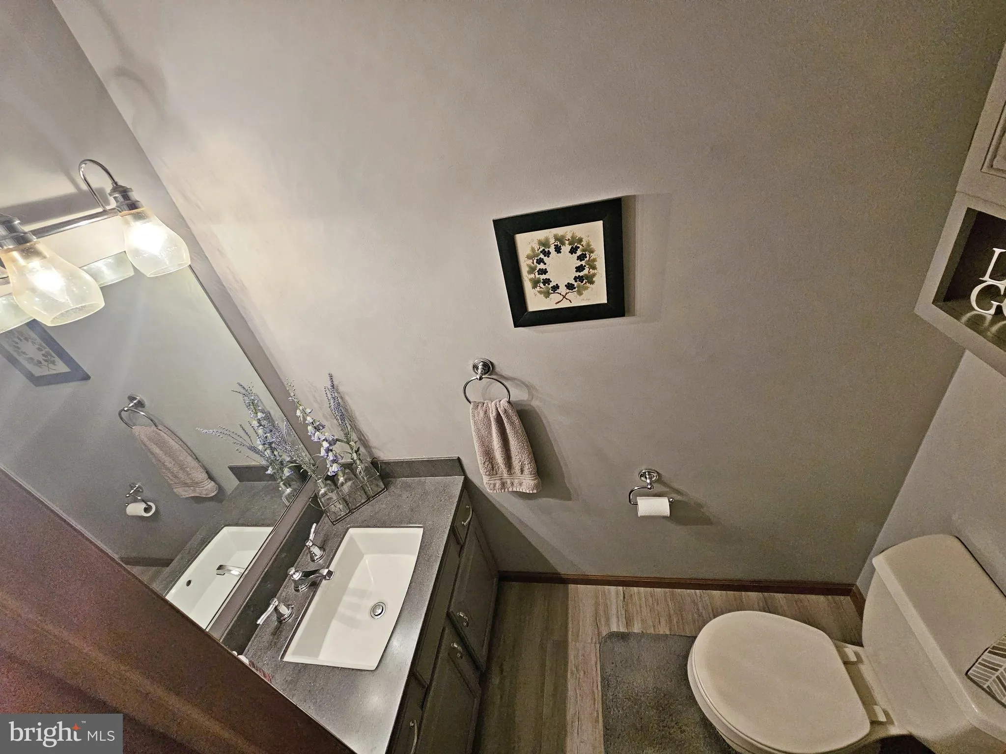 Lititz, Pennsylvania 17543, United States, 3 Bedrooms Bedrooms, ,3 BathroomsBathrooms,Residential,Pending,91390