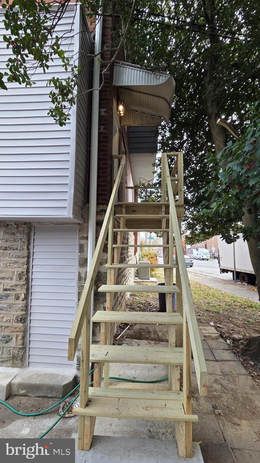 WEST OAK LANE - Residential