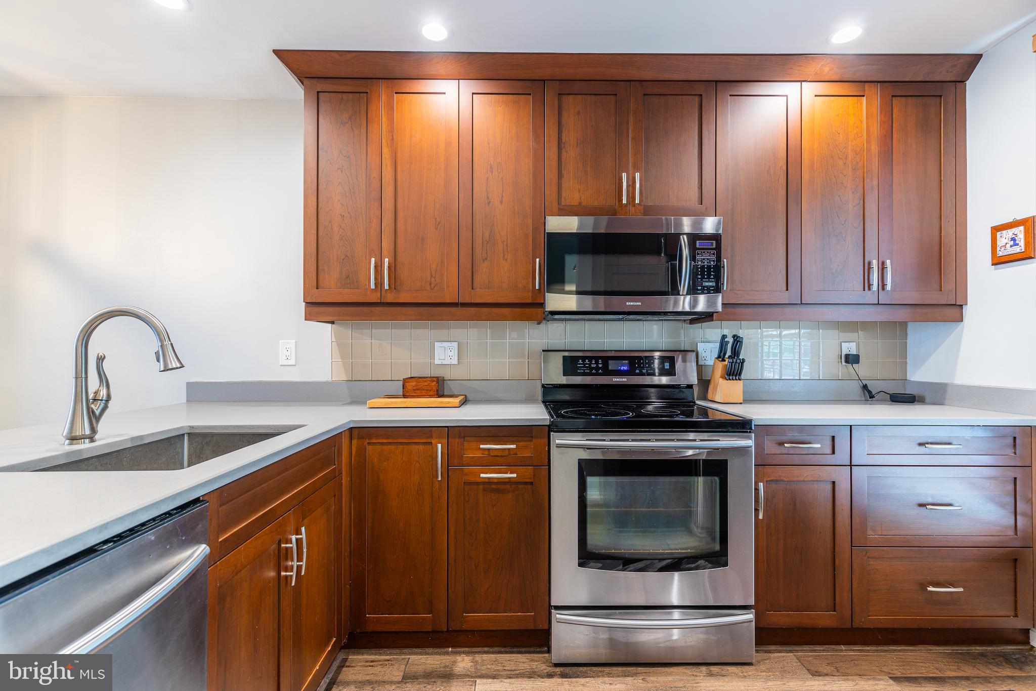 CANTON SQUARE - Residential