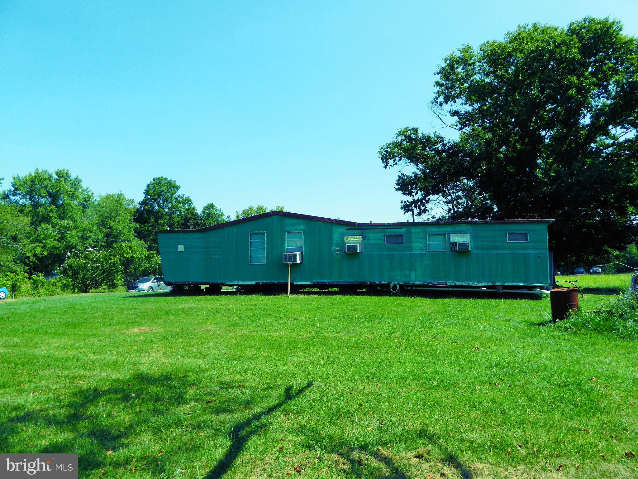 CALL NOW TO SEE THIS PRICED TO SELL MOBILE WITH BUILT ONS PLUS AN ABOVE GROUND POOL.
WITH 2 BEDROOMS, 3 BATHROOMS, DECKS, KITCHEN AND SMALL LOT. EVERYTHING INSIDE AND OUT CONVEYS. THE PROPERTY HAS WELL AND SEPTIC AND ELECTRIC. ENJOY ACCESS TO THE SOUTH BRANCH OF THE POTOMAC RIVER EXCLUSIVE TO THE PROPERTY OWNERS, WHICH IS ABOUT 1000 FEET FROM THE PROPERTY. MAKE THIS YOUR OWN GET AWAY. PROPERTY SOLD AS IS.
