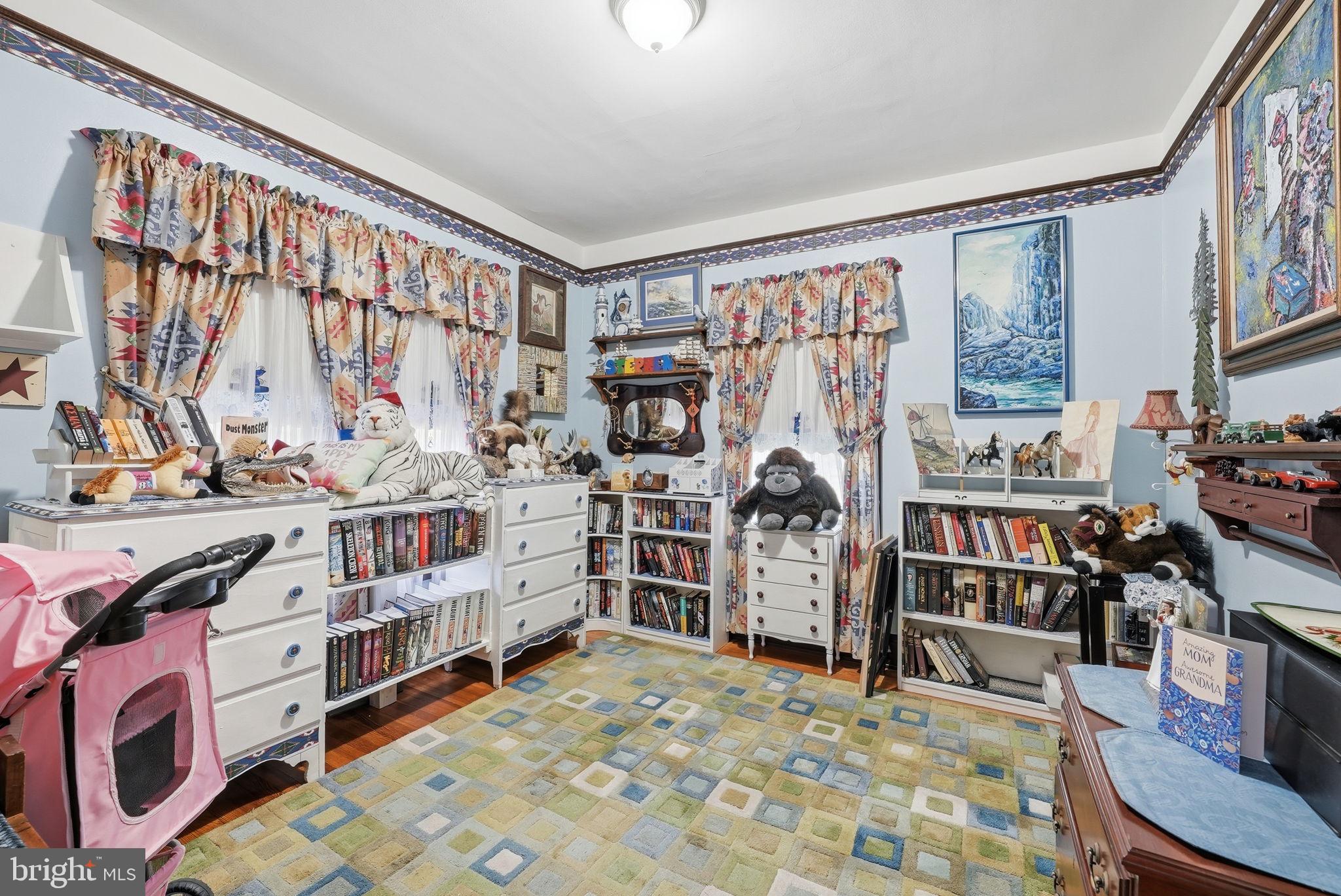 NORTH IDYLWOOD - Residential