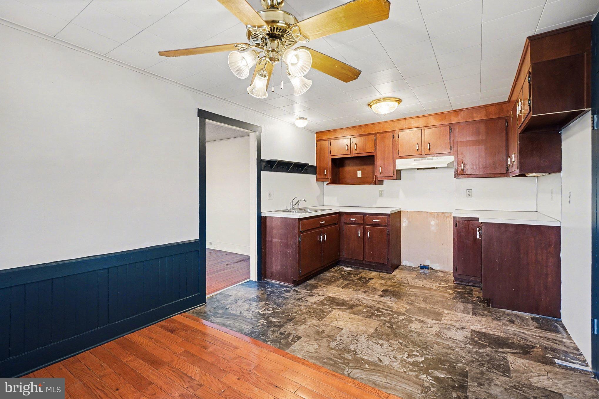 325 E MARKET ST. 329