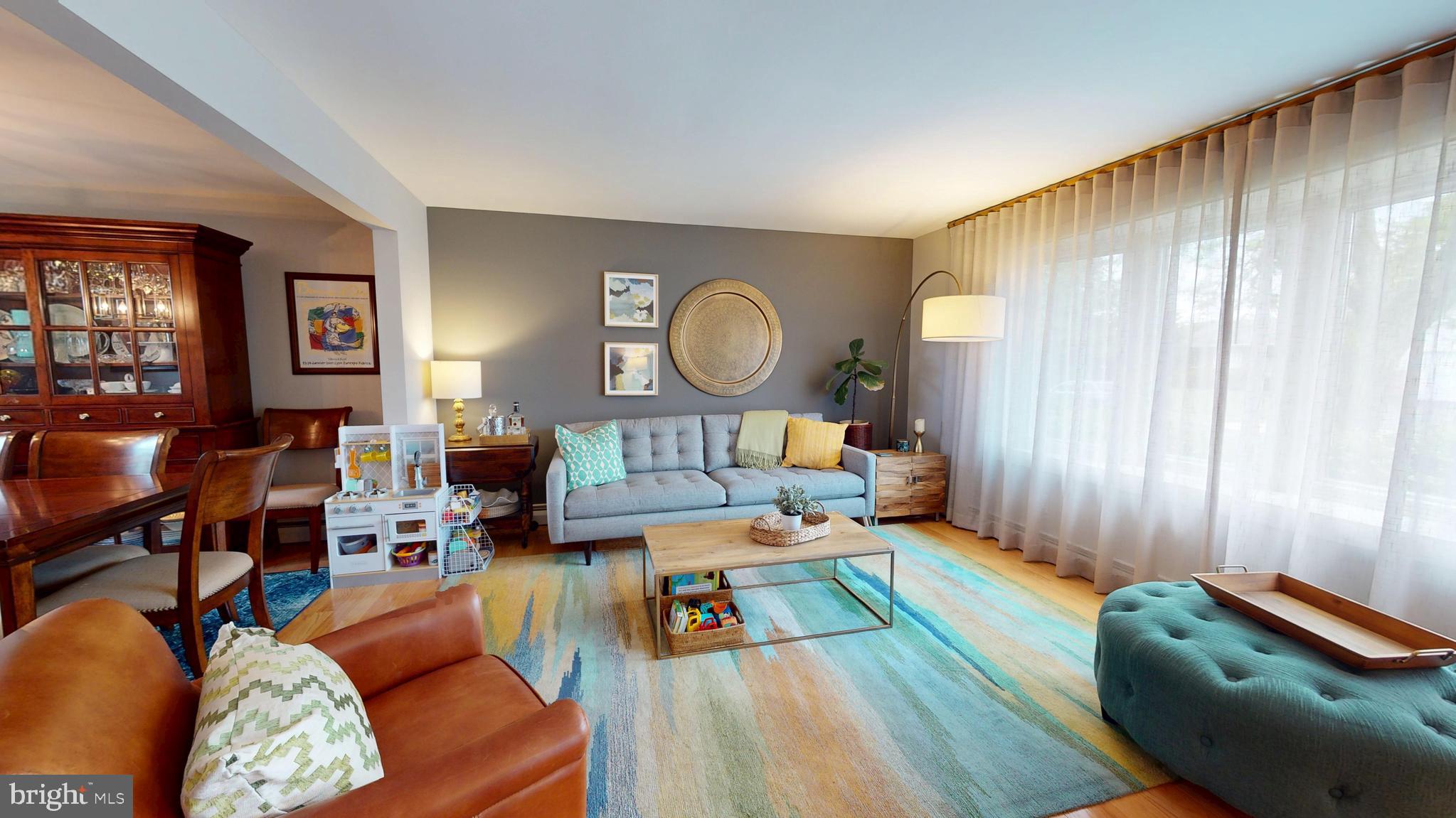 1047 BROOKFIELD CIRCLE