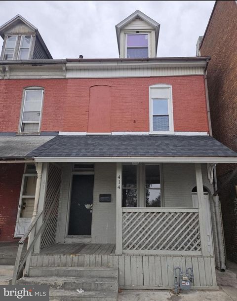 Photo of 414 S Pershing Avenue, YORK, PA 17401 (MLS # PAYK2098128)