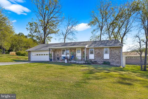 34 DEPPEN DRIVE WOMELSDORF PA 19567