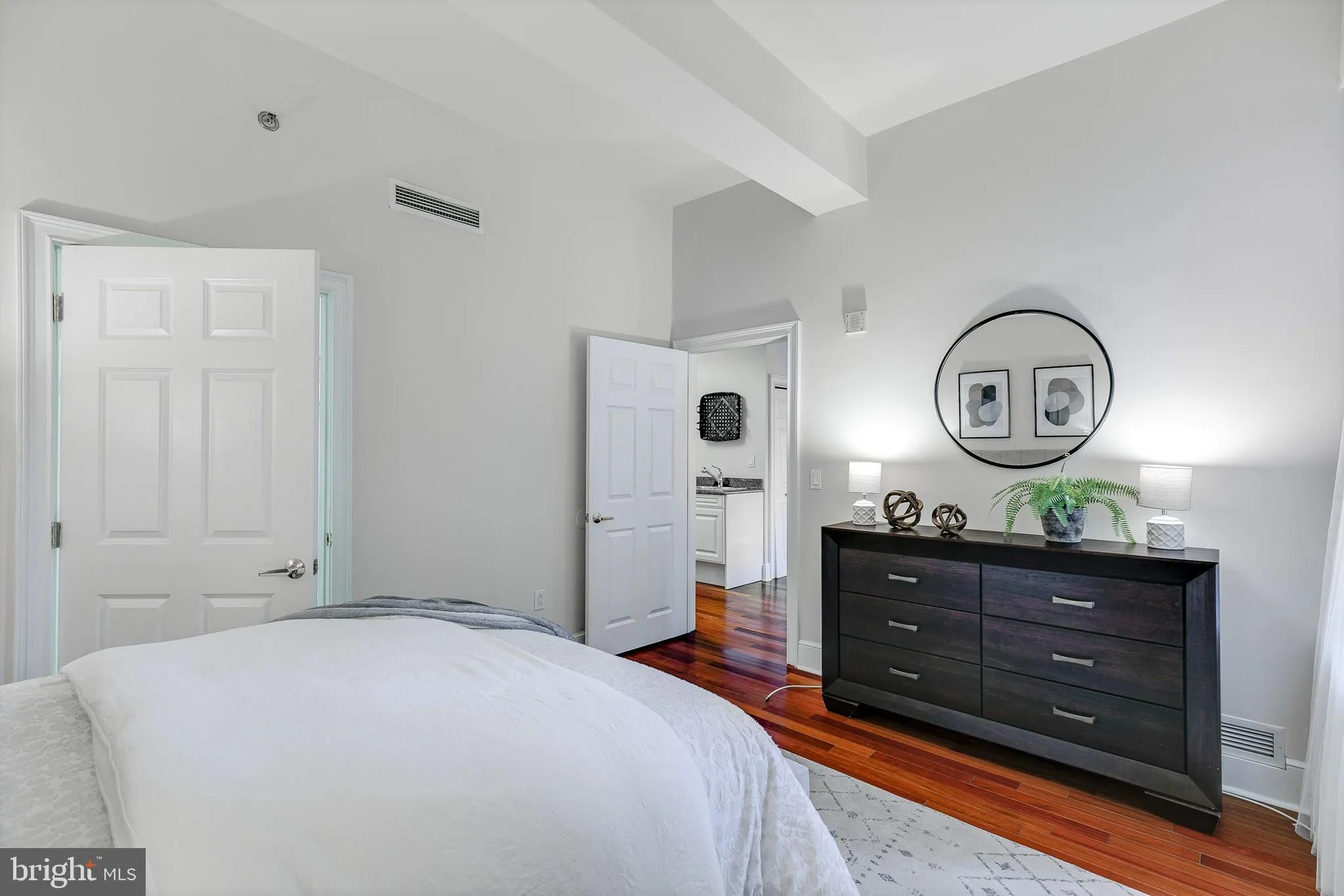 Philadelphia, Pennsylvania 19102, United States, 1 Bedroom Bedrooms, ,1 BathroomBathrooms,Residential,Active,159446
