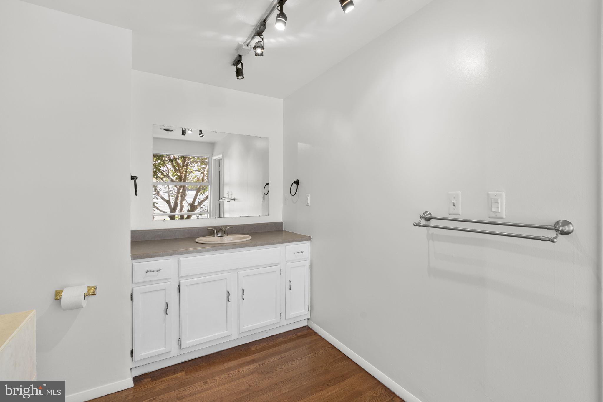 KNOLLWOOD - Residential