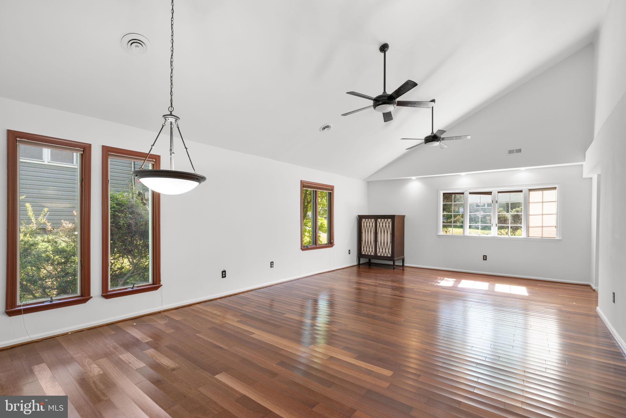 KNOLLWOOD - Residential