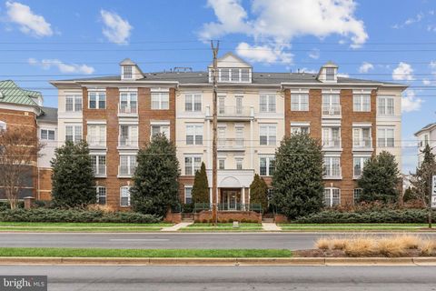 Photo of 305 Redland Boulevard #402, ROCKVILLE, MD 20850 (MLS # MDMC2205228)