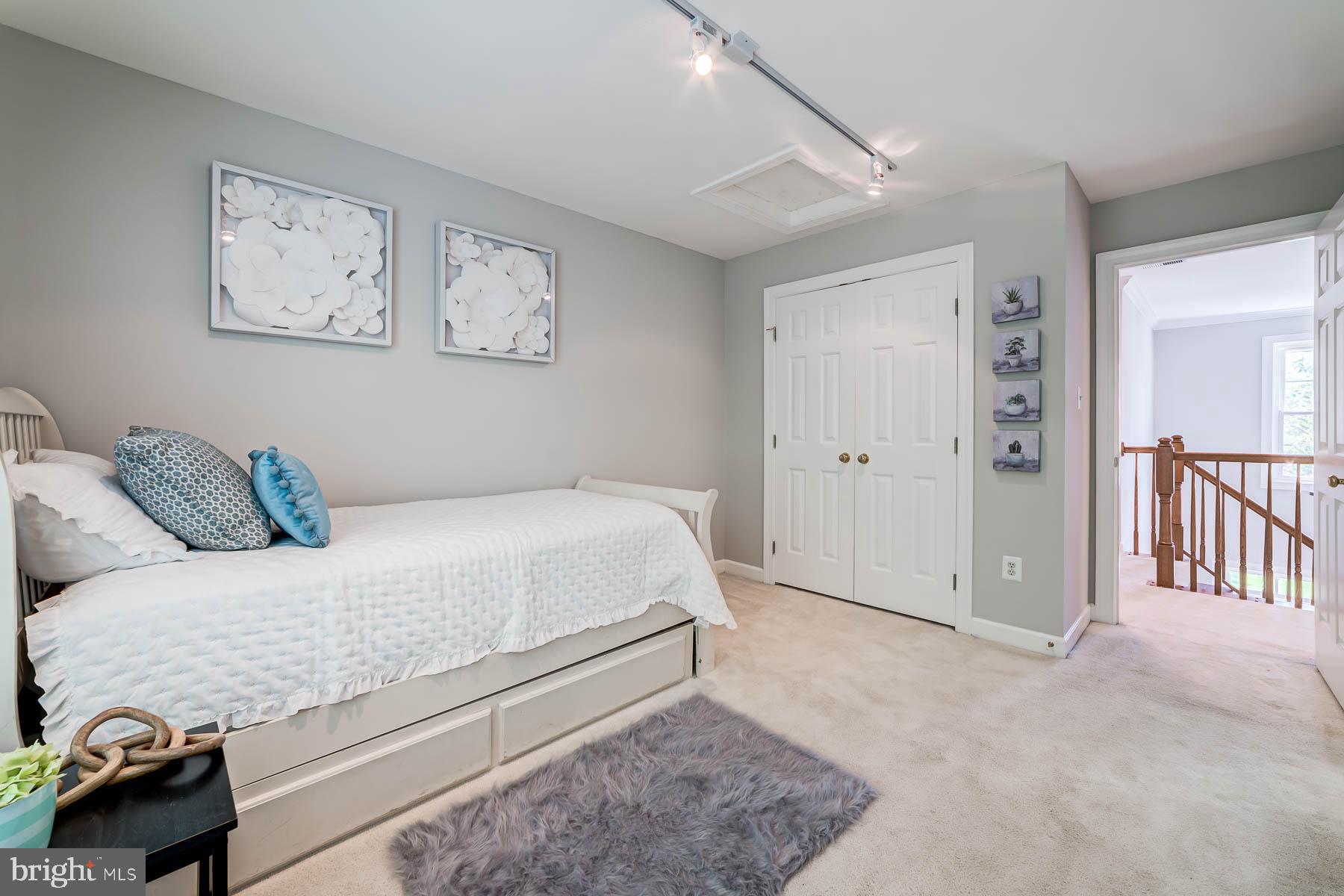 FAIR LAKES GLEN - Residential