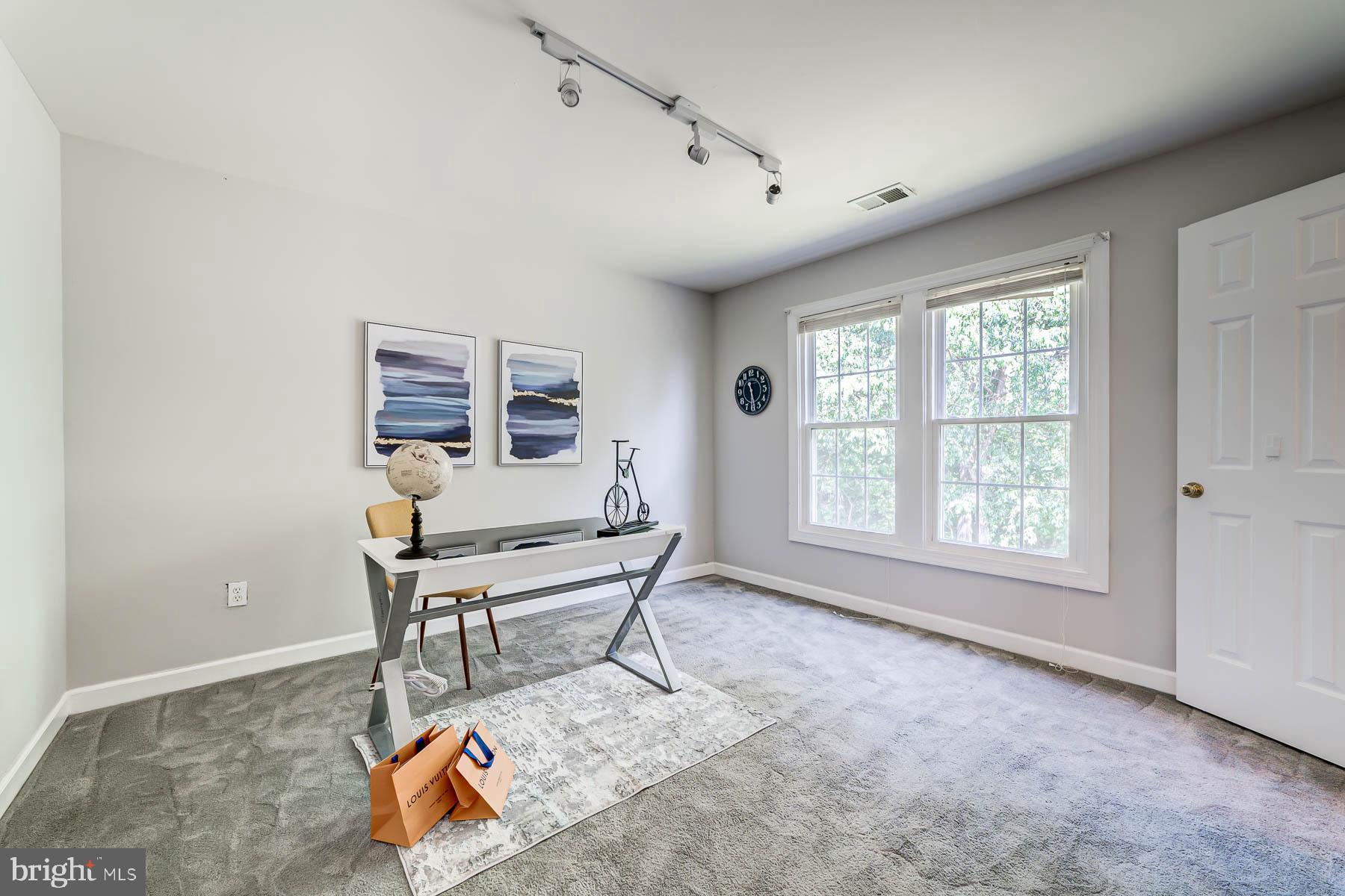 FAIR LAKES GLEN - Residential