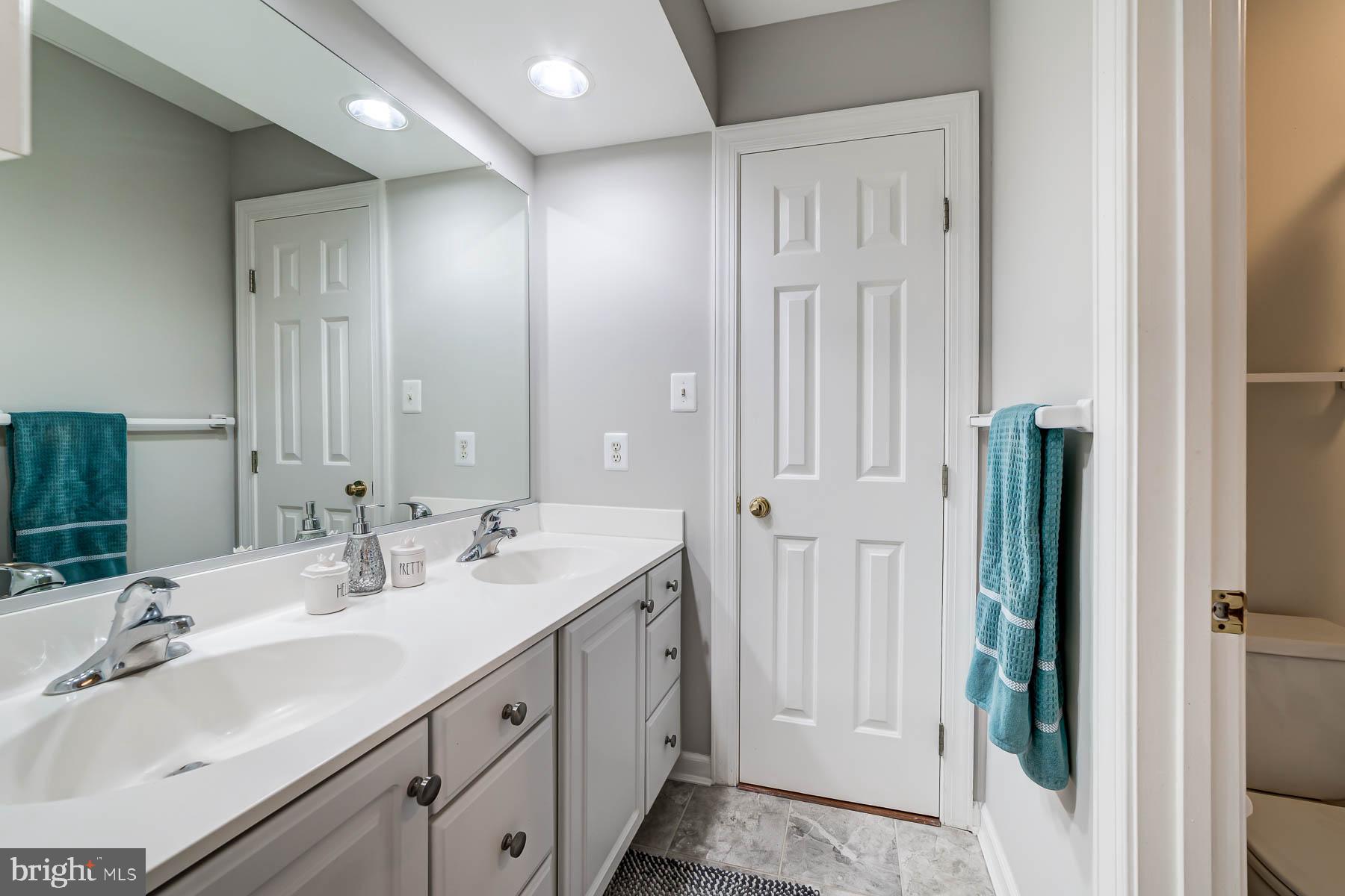 FAIR LAKES GLEN - Residential