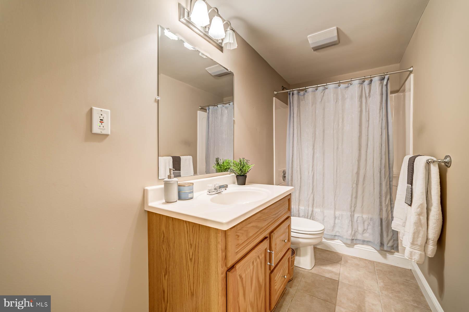 FAIR LAKES GLEN - Residential