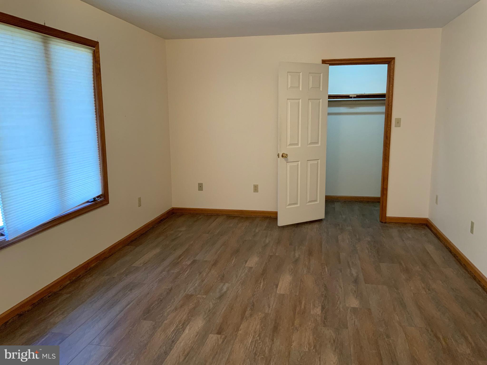 CHENOWETH HILLS - Residential Lease