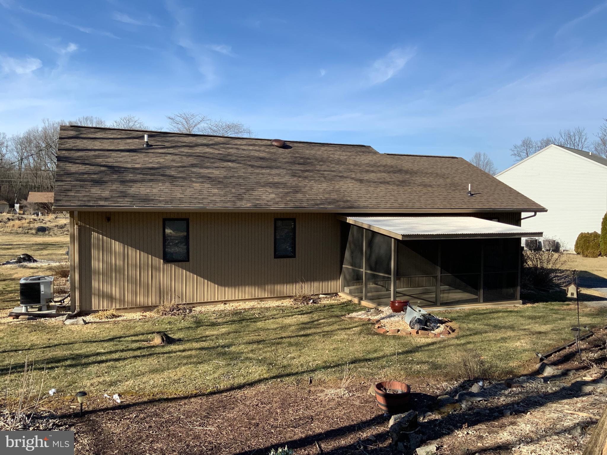 CHENOWETH HILLS - Residential Lease