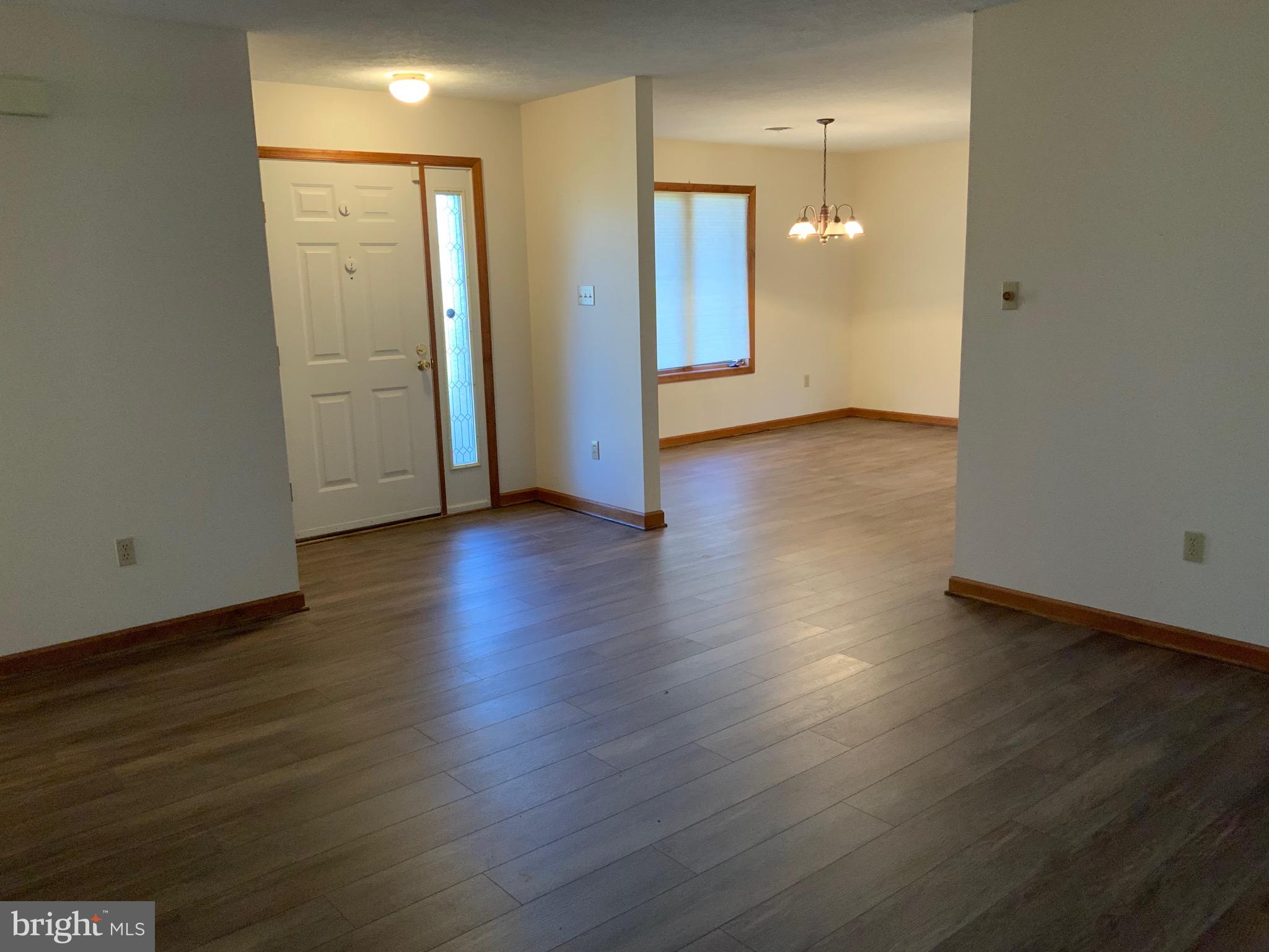 CHENOWETH HILLS - Residential Lease