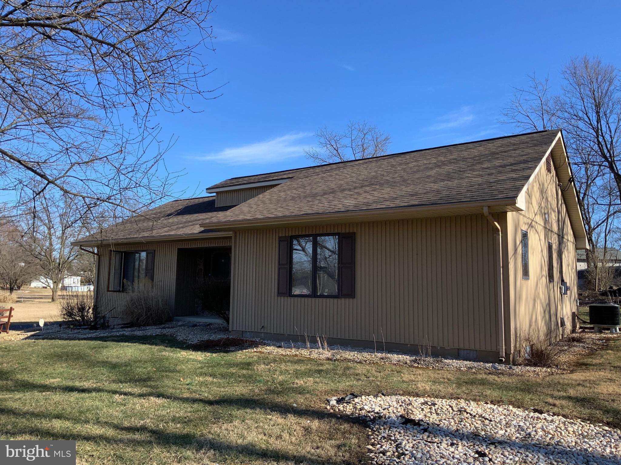 CHENOWETH HILLS - Residential Lease