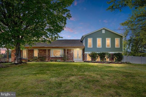 Photo of 2522 Little River Road, HAYMARKET, VA 20169 (MLS # VAPW2118186)