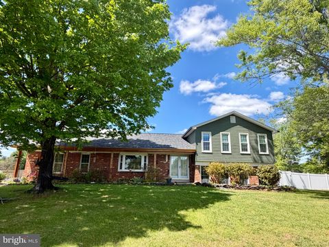 Photo of 2522 Little River Road, HAYMARKET, VA 20169 (MLS # VAPW2118186)