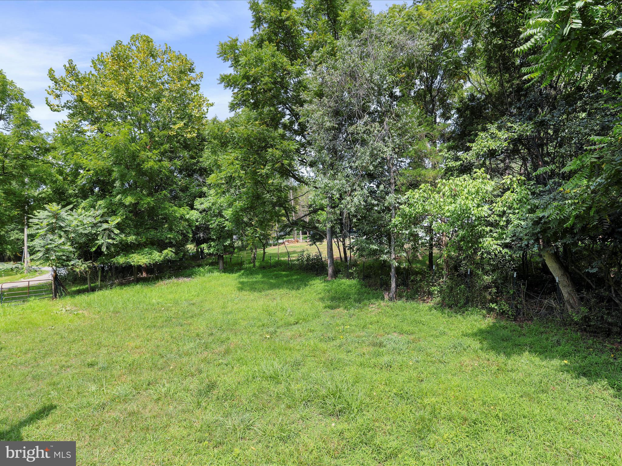 RIVERSIDE ACRES - Residential