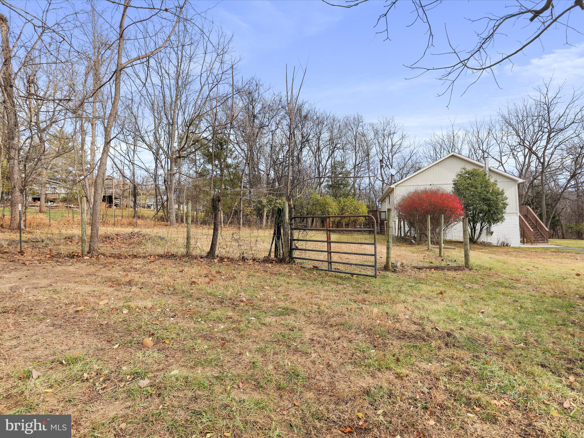 RIVERSIDE ACRES - Residential