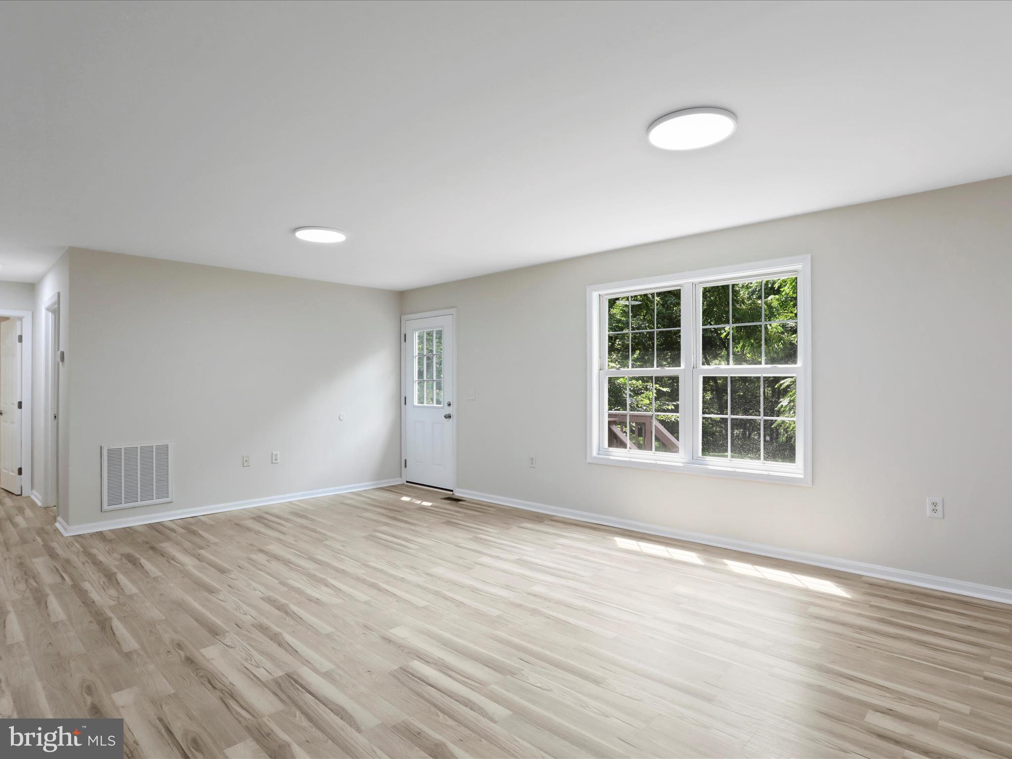 RIVERSIDE ACRES - Residential