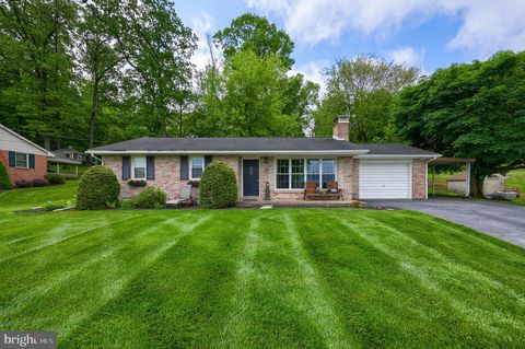 Photo of 210 Edgewood Drive, New Holland, PA 17557 (MLS # PALA2051322)