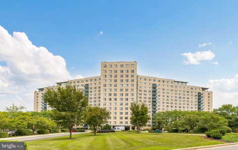 Condo For Rent - 10401 Grosvenor Place #328<br/> BETHESDA, MD 20852