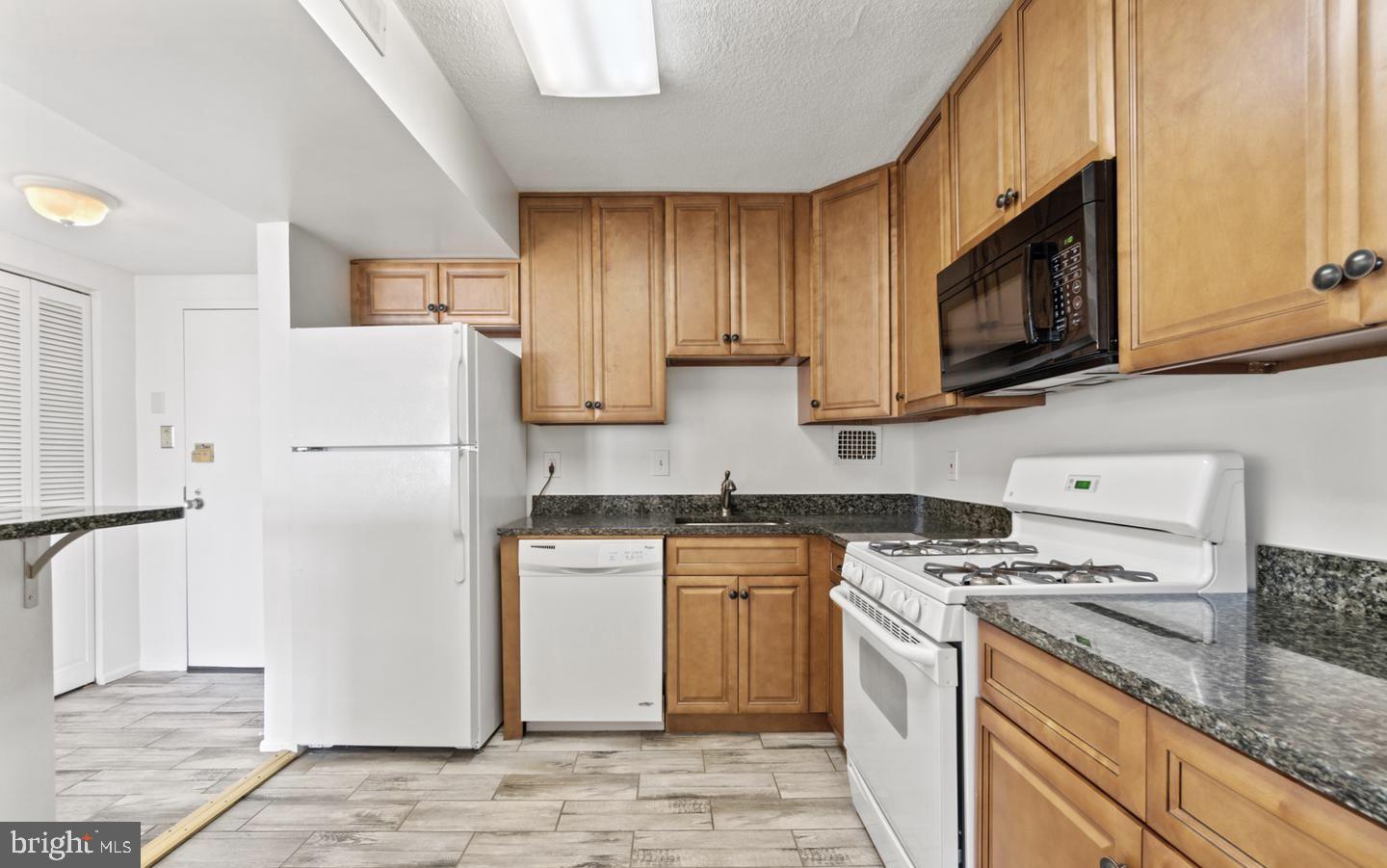 AMERICANA CENTRE - Residential Lease