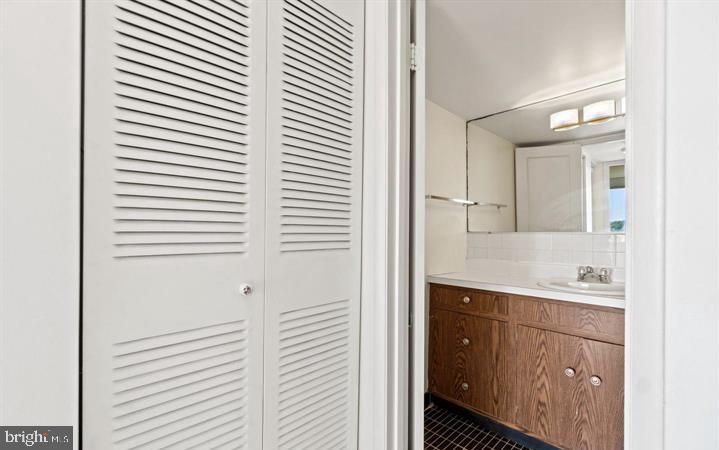 AMERICANA CENTRE - Residential Lease