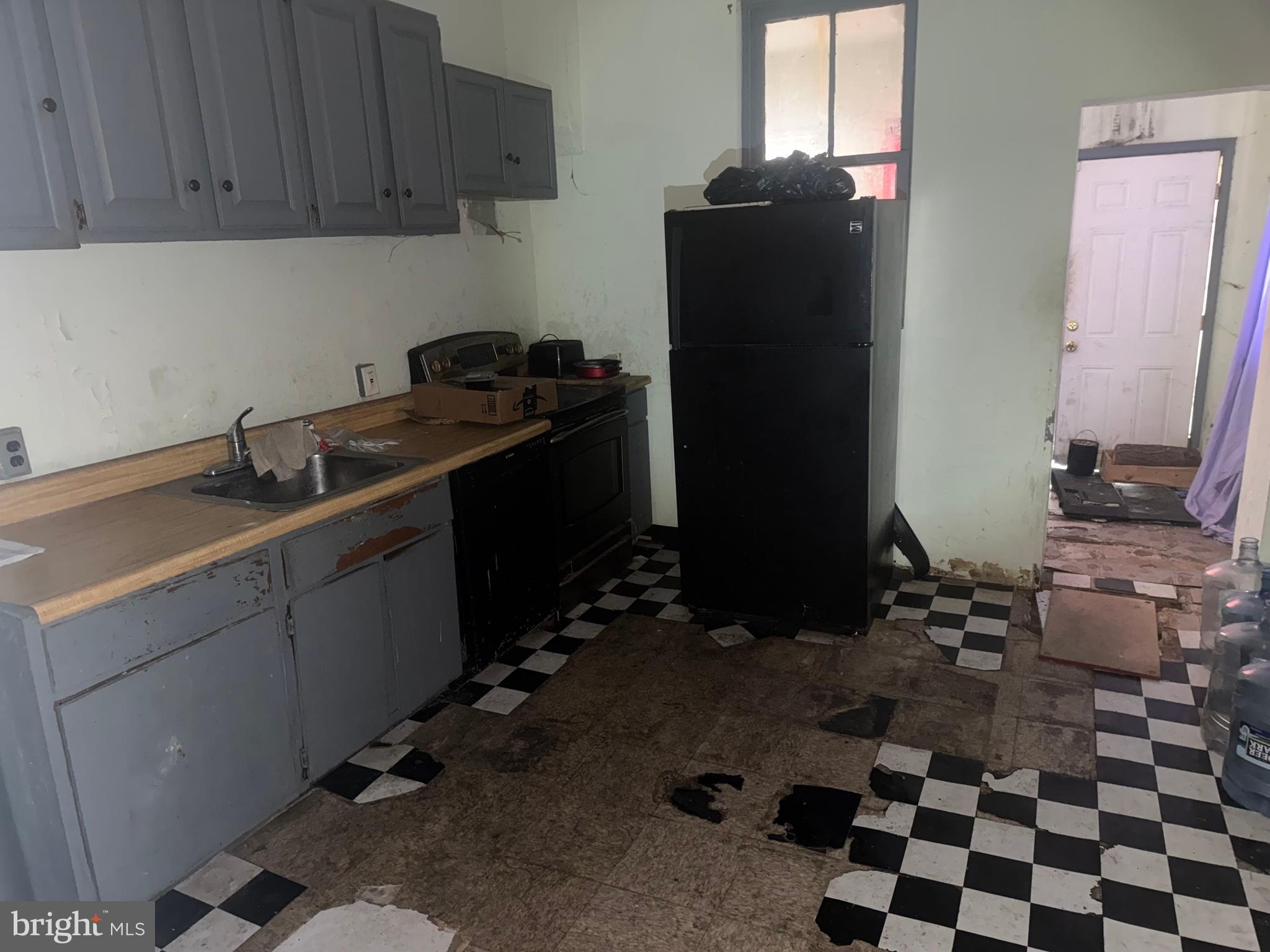 6076 KINGSESSING AVENUE