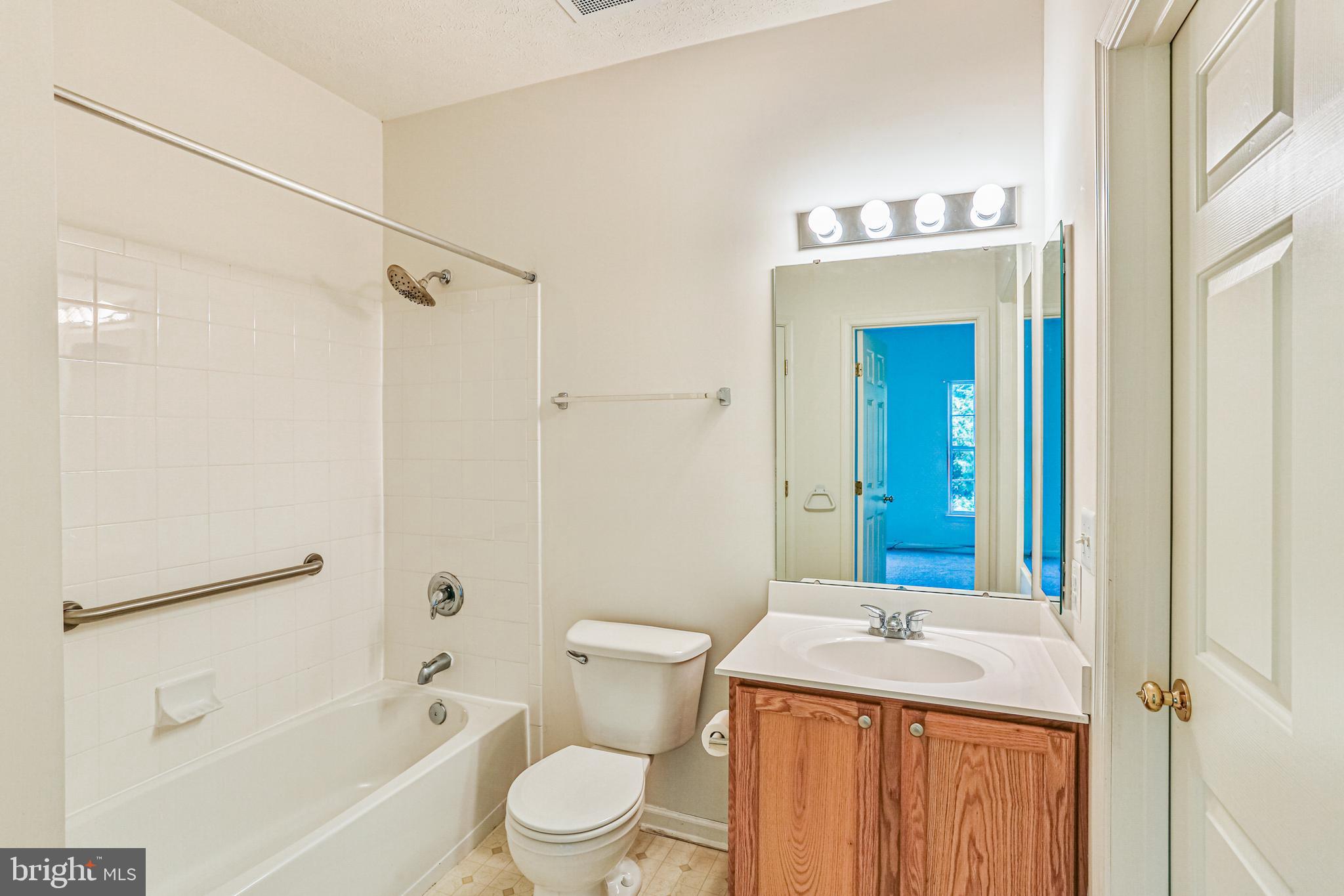 VILLAGE GREEN - Residential