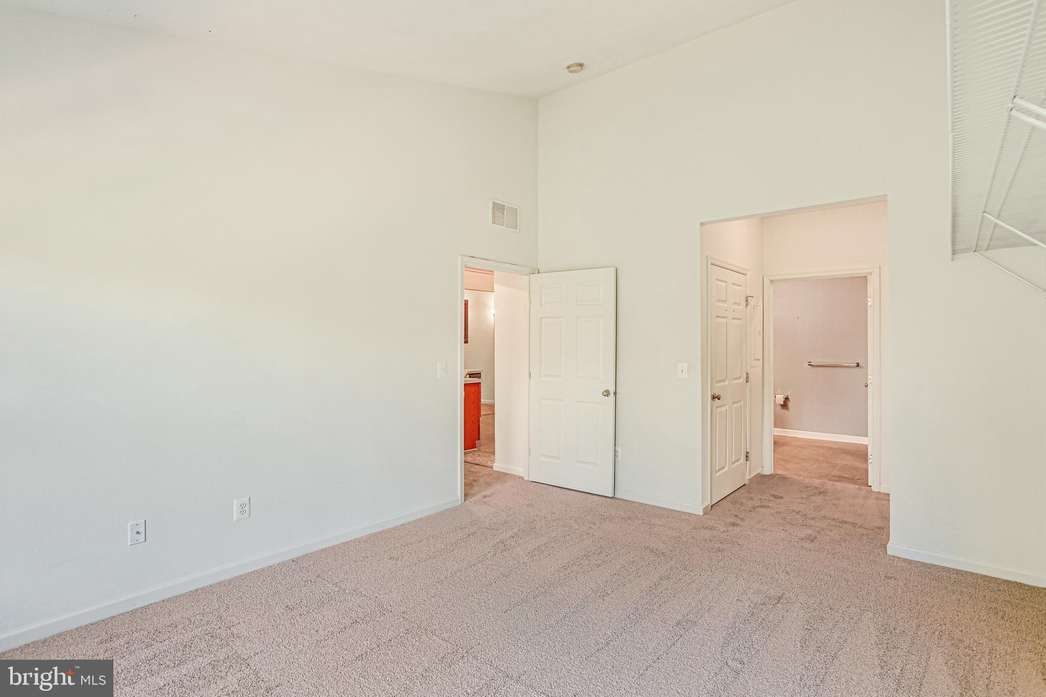 VILLAGE GREEN - Residential