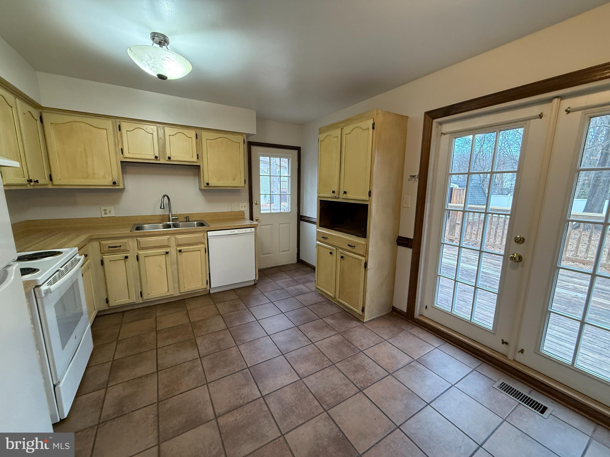 LEAVELLS CROSSING - Residential Lease