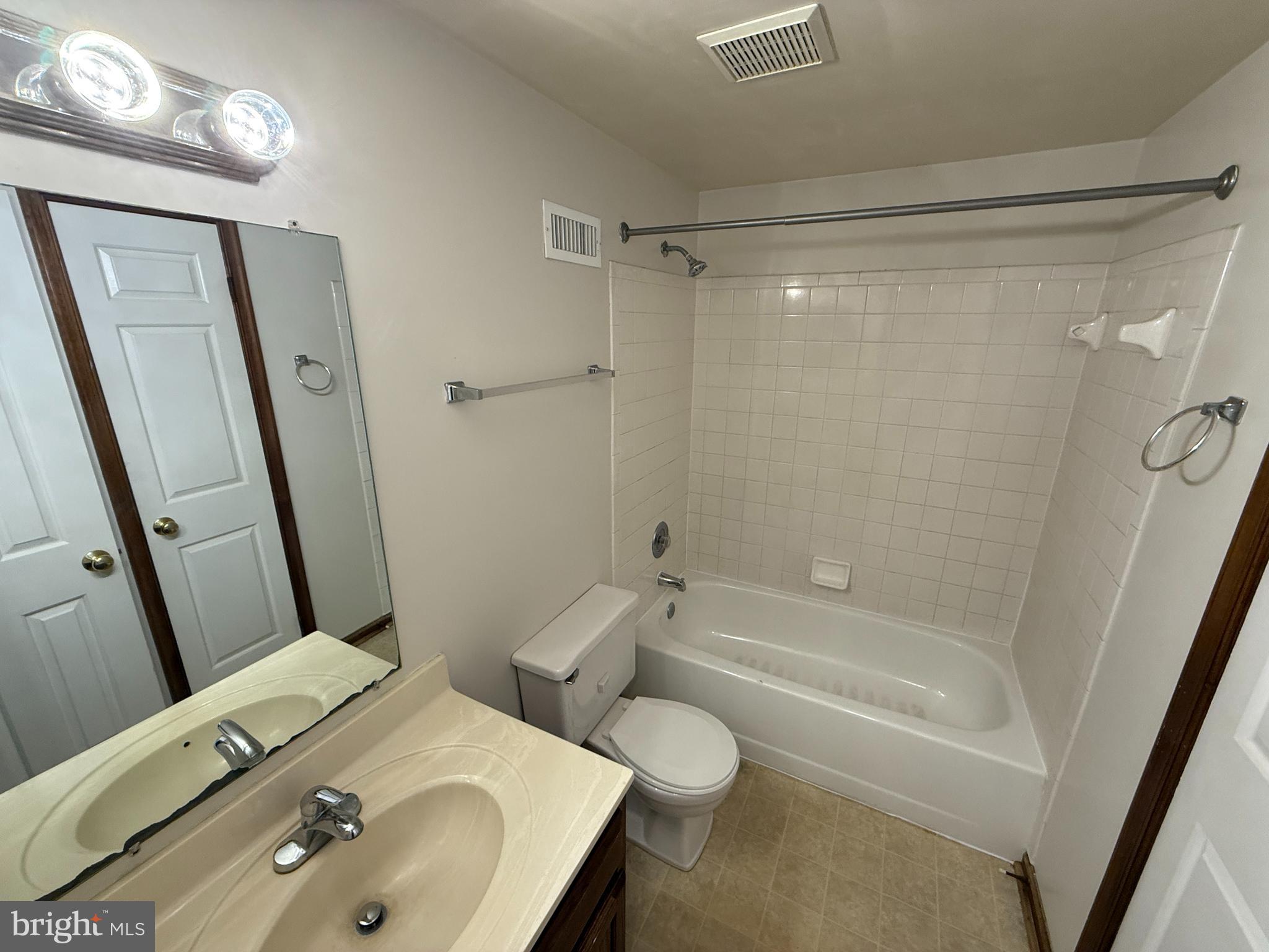 LEAVELLS CROSSING - Residential Lease