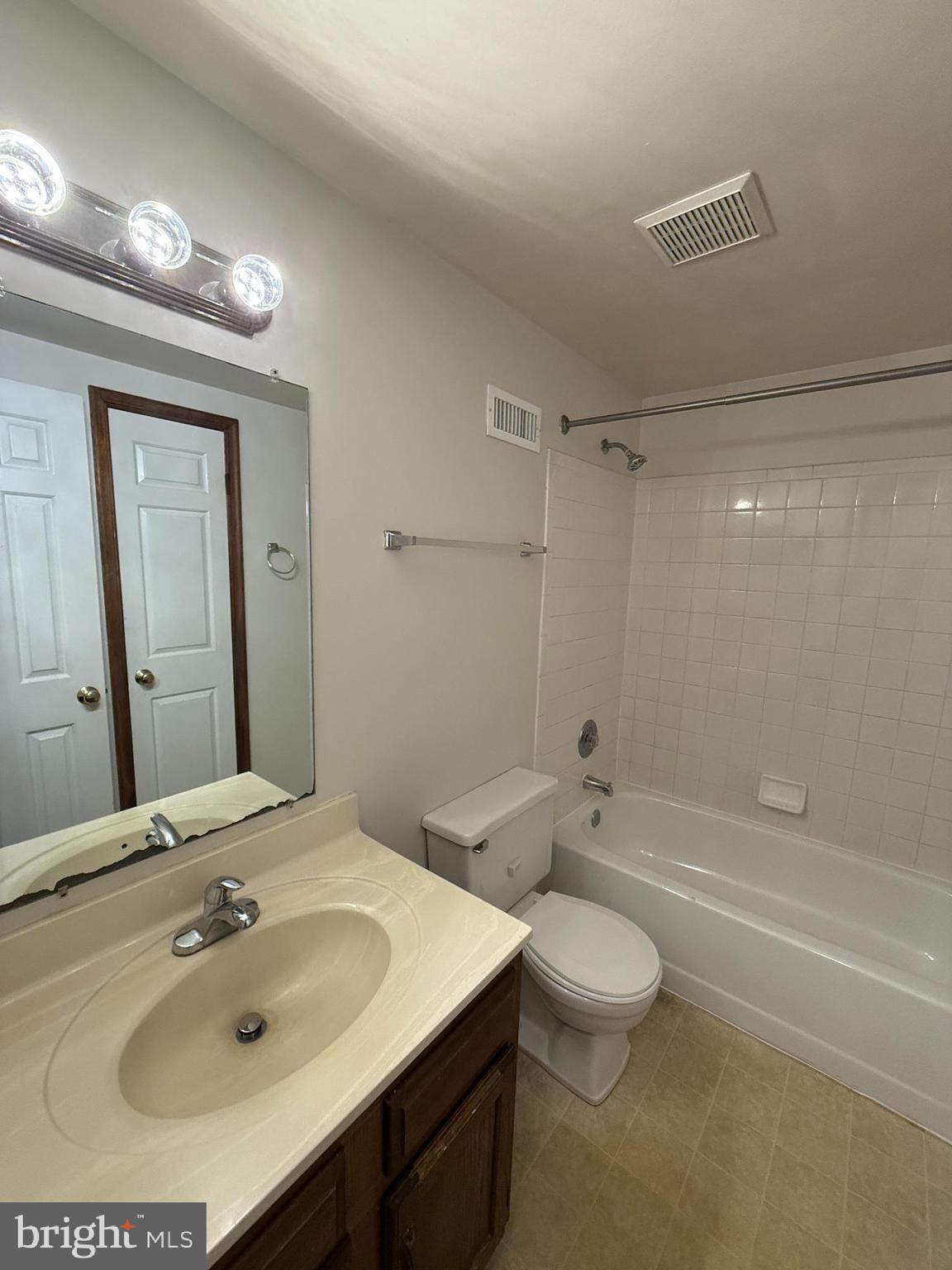 LEAVELLS CROSSING - Residential Lease