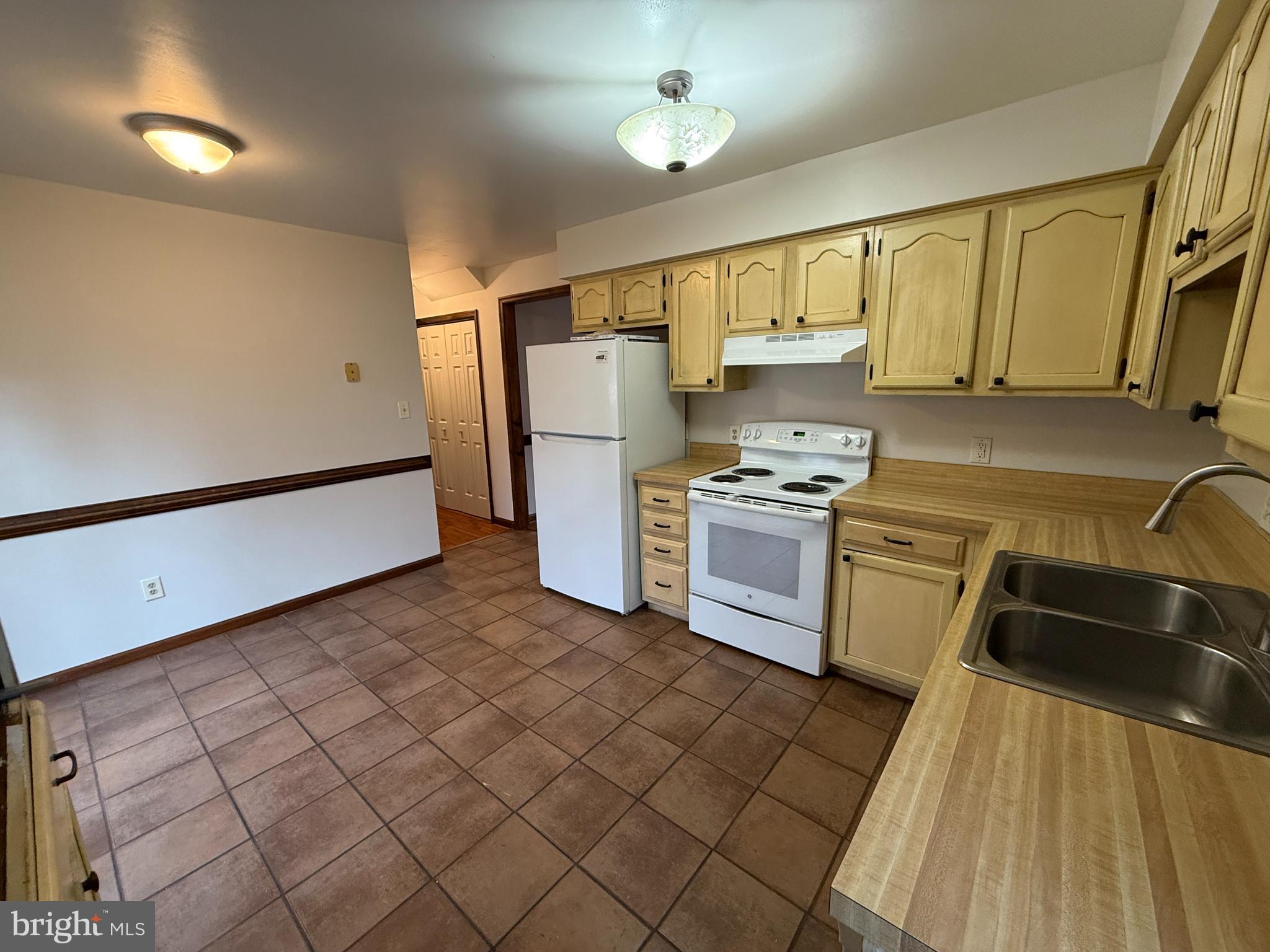 LEAVELLS CROSSING - Residential Lease