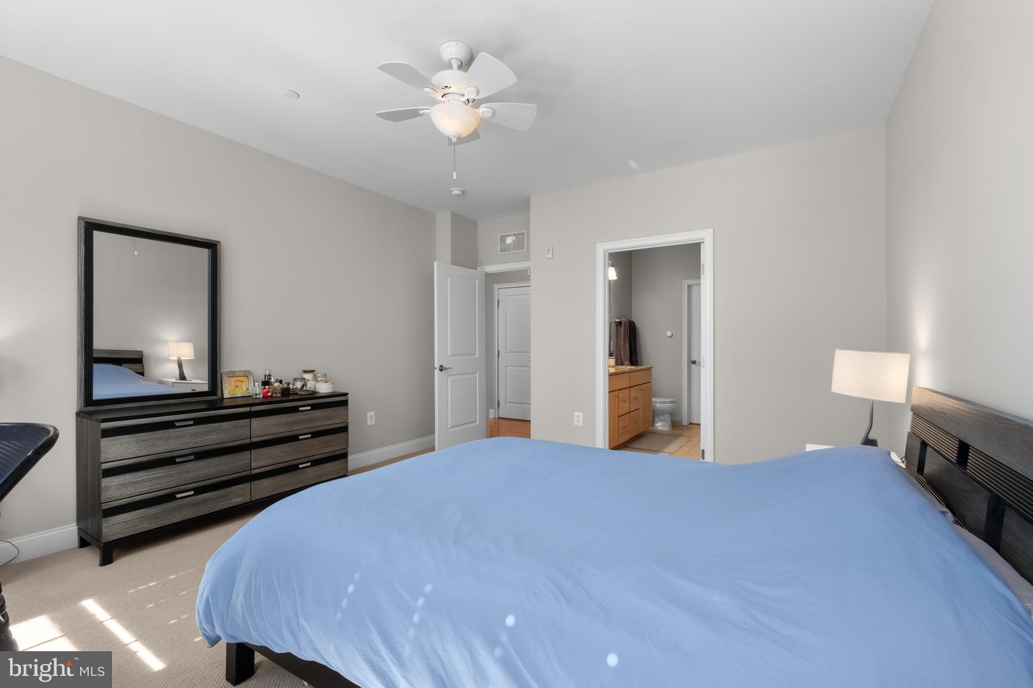 NAVAL SQUARE - Residential