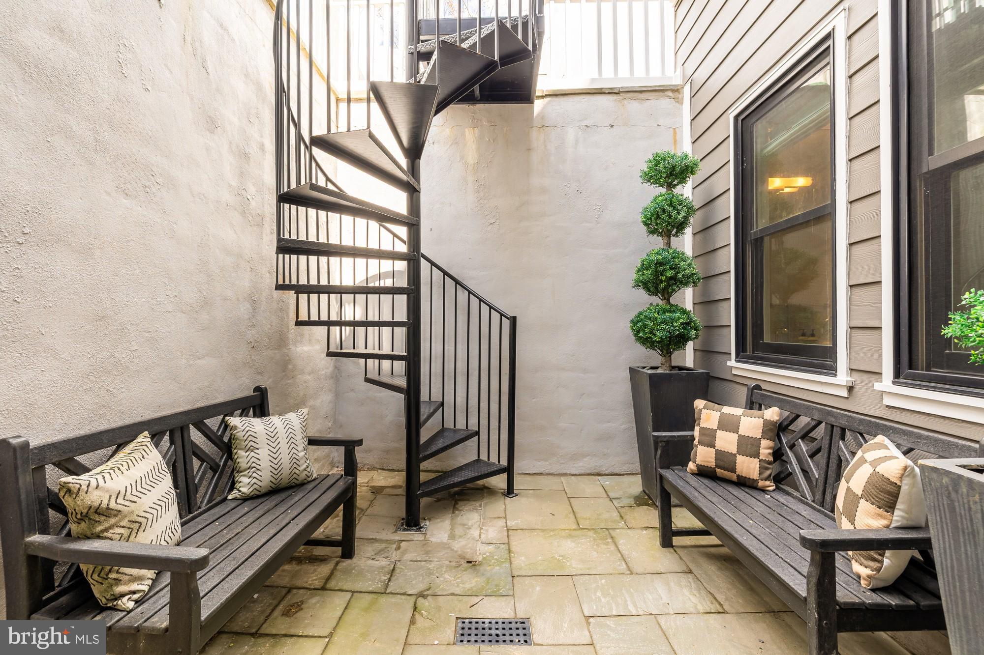 MOUNT PLEASANT - Residential