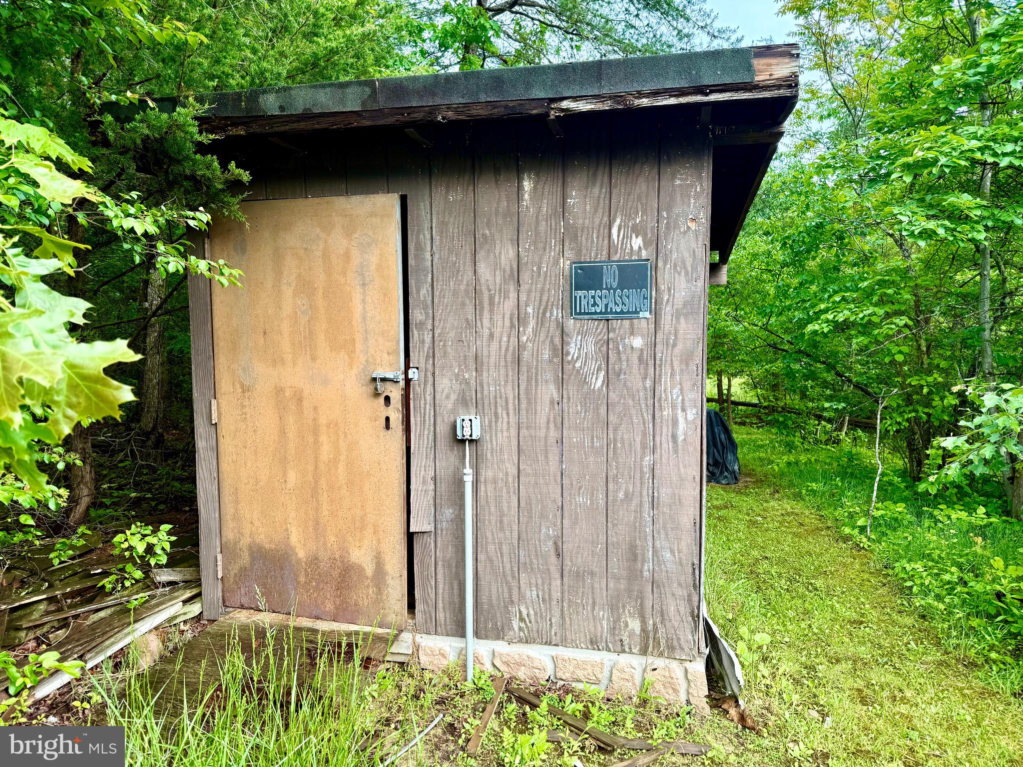 LAKE FERNDALE - Residential