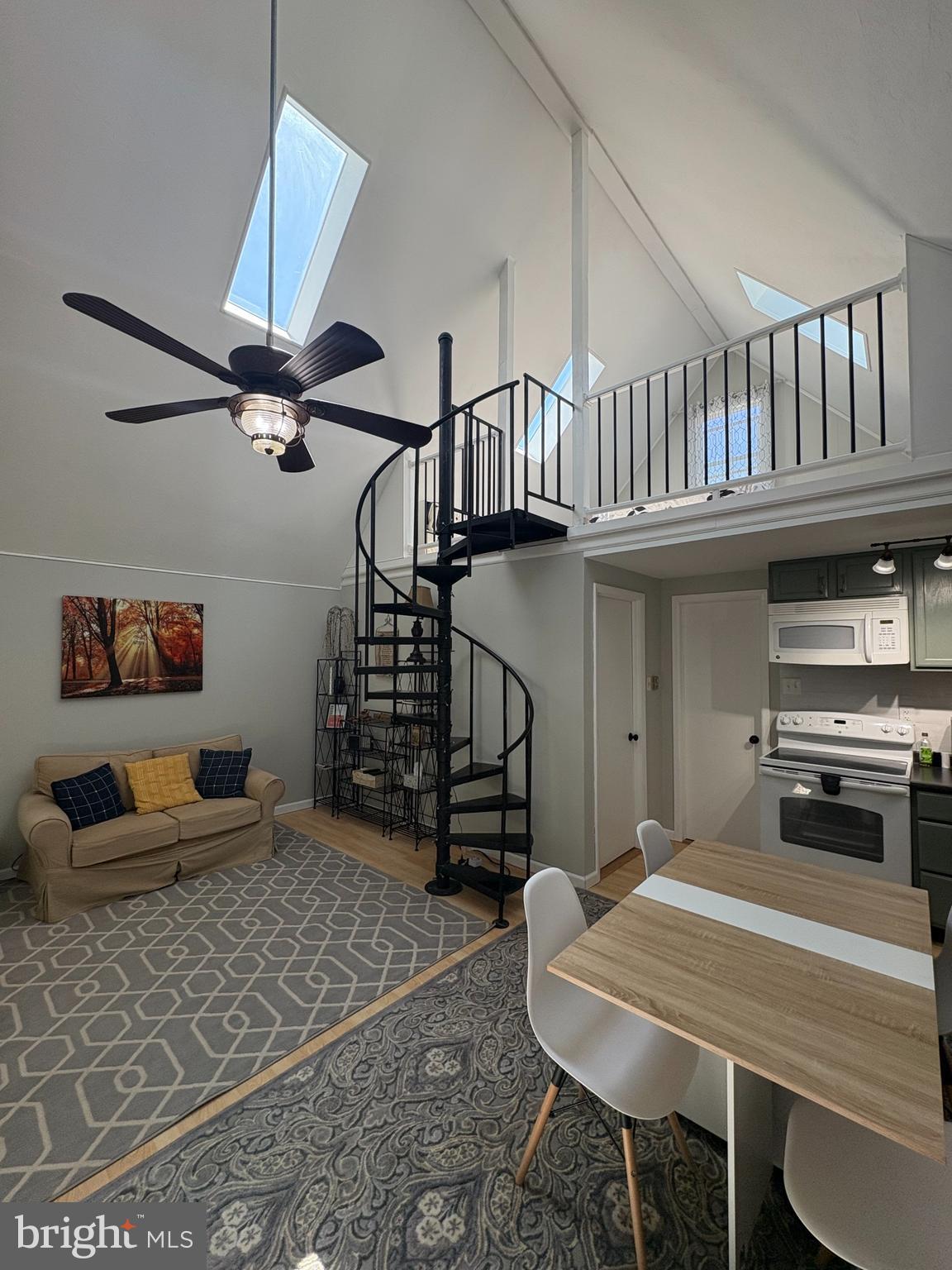 LAKE FERNDALE - Residential