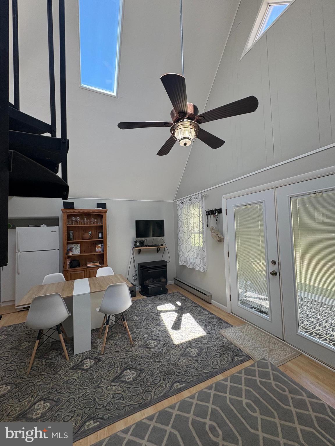 LAKE FERNDALE - Residential