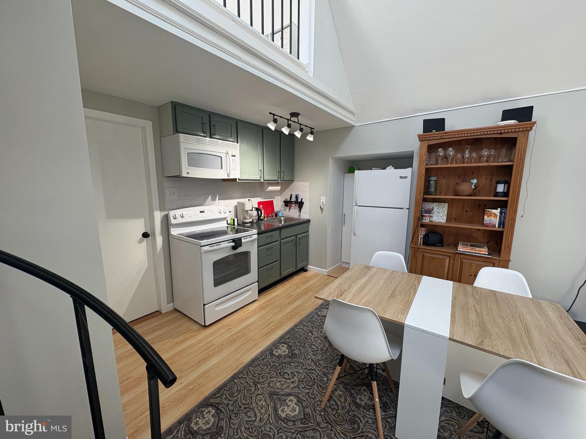 LAKE FERNDALE - Residential